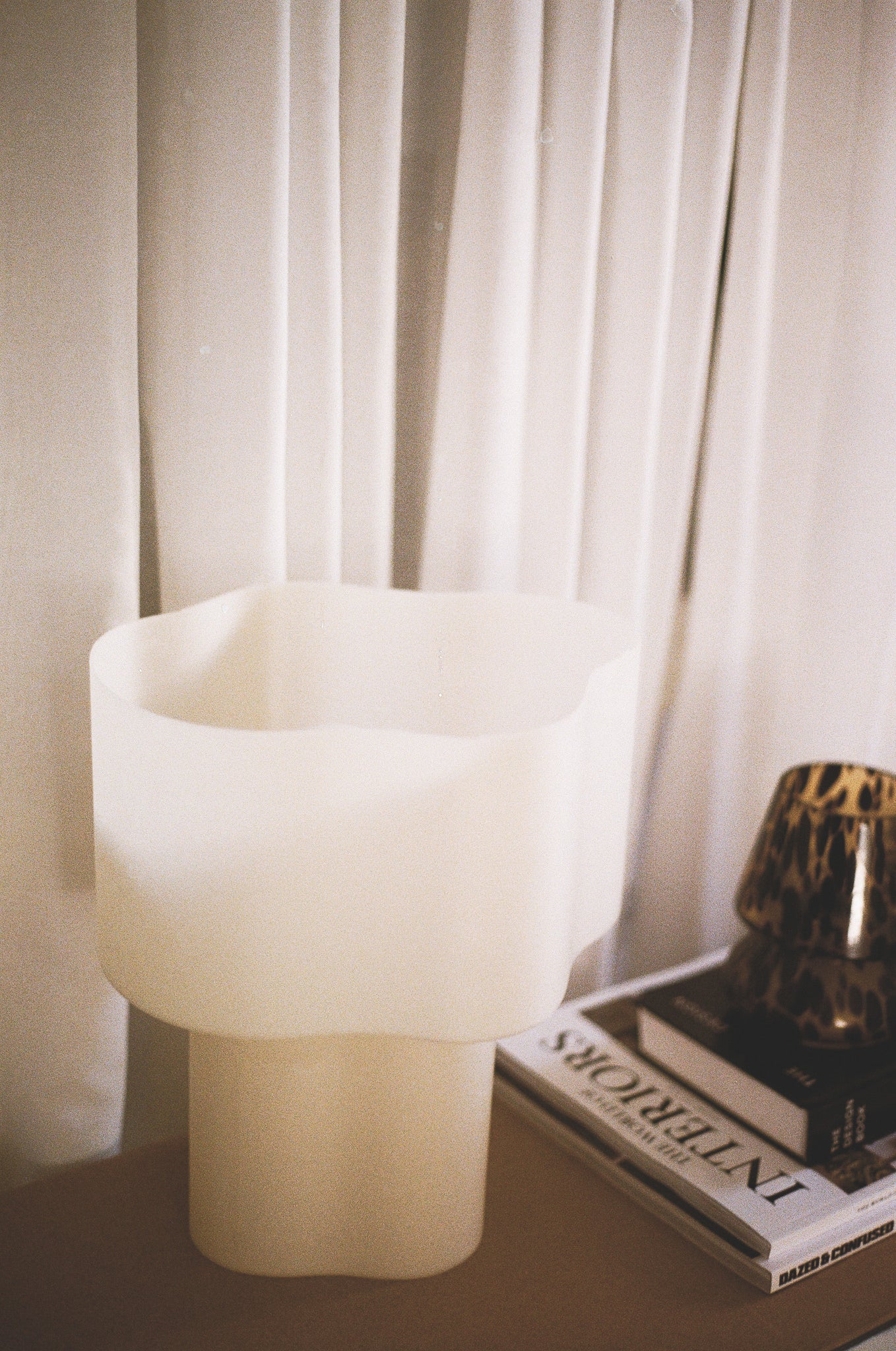 Cloudy Lamp Large, 3D-printed from bio-based PLA filament mixed with scallop shell powder. Sustainable and eco-friendly design featuring a layered texture that captures and reflects light beautifully.