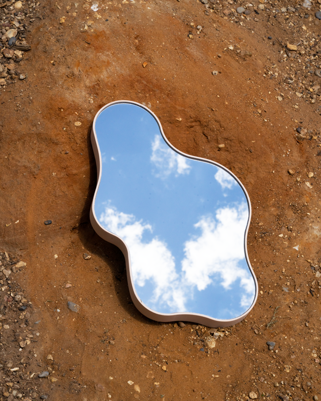 Muffin Top Mirror, inspired by the natural curves of the female body. Handcrafted from eco-friendly Jesmonite, this versatile piece functions as a mirror, tray, or sculpture. Each unique piece has its own subtle variations, reflecting sustainable craftsmanship.